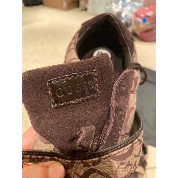 Authentic Guess Sneakers 8.5 Women’s Brown Monogram NWOB  canvas gold accents - Picture 12 of 12